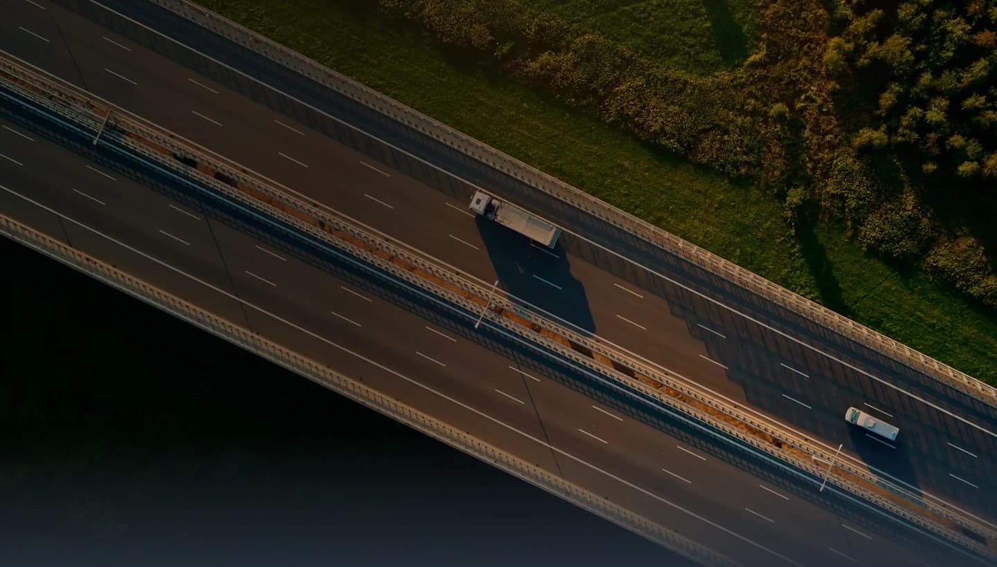Vista aérea de uma rodovia